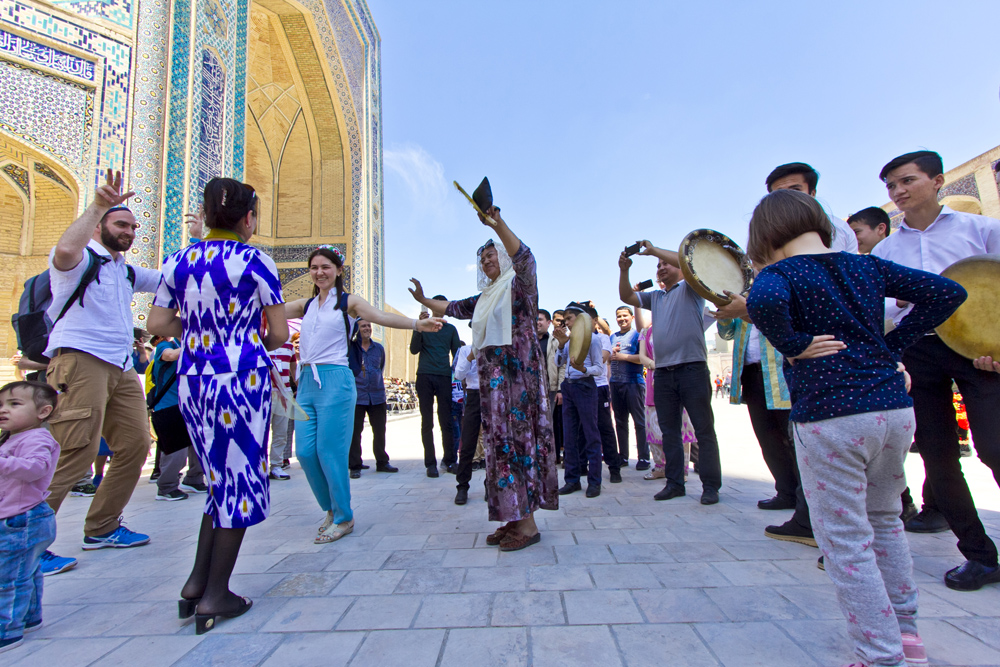 ウズベキスタンブハラポイカラーン広場
