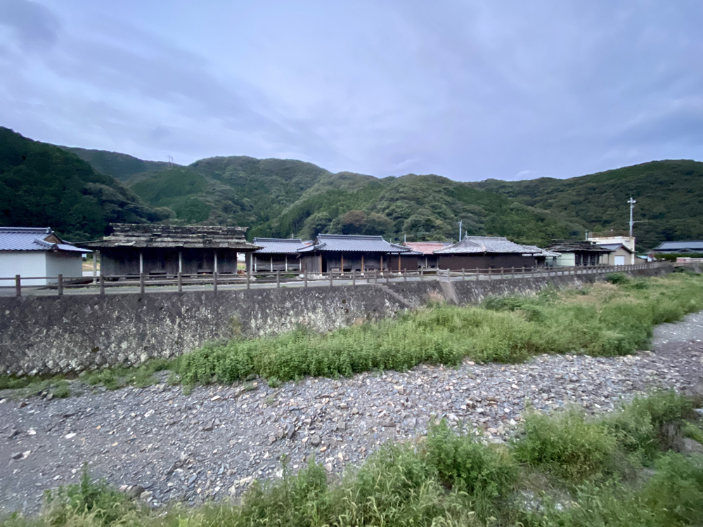 対馬石屋根倉庫群