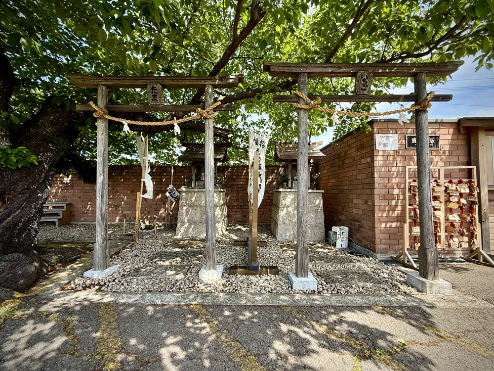たま神社といちご神社