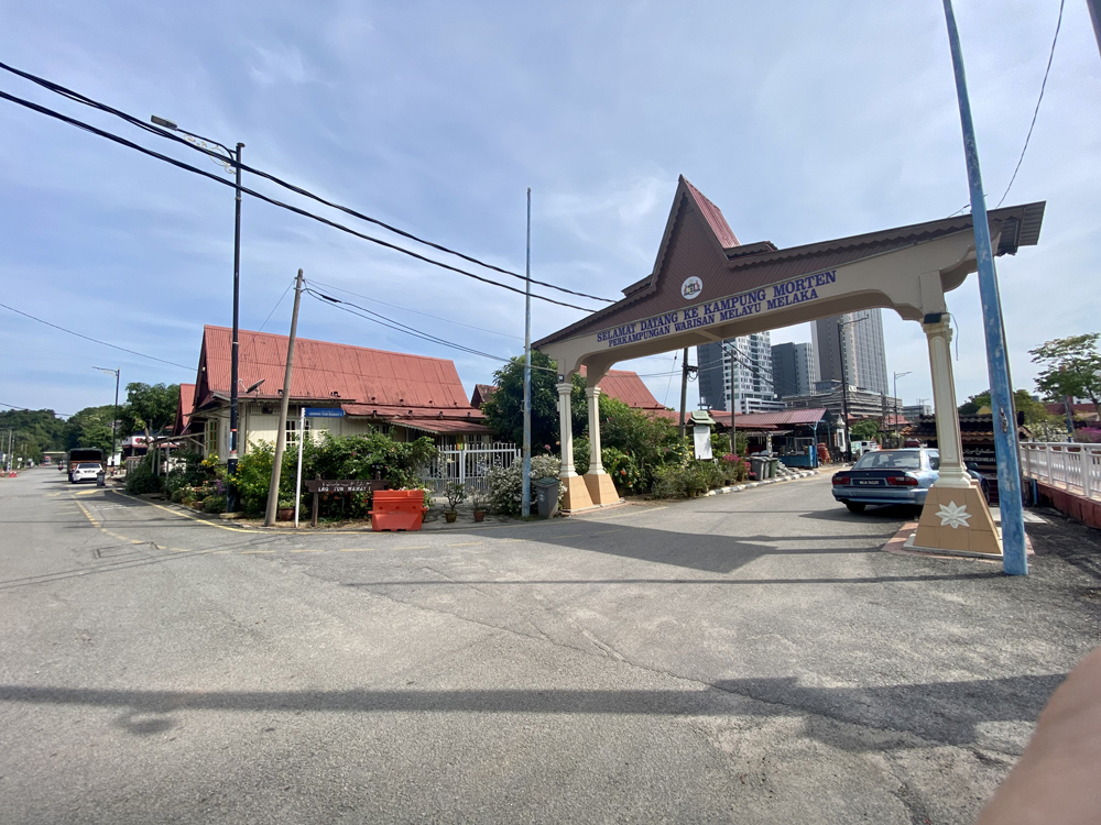 カンポン・モルテン（Kampung Morten）入口
