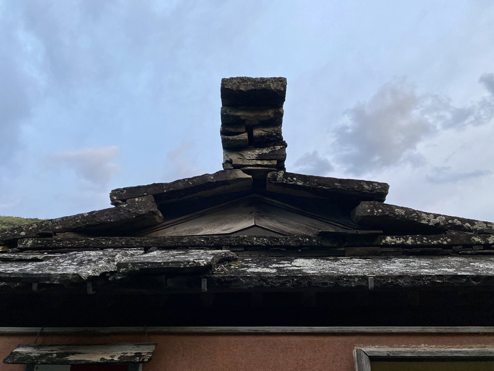 対馬石屋根倉庫群