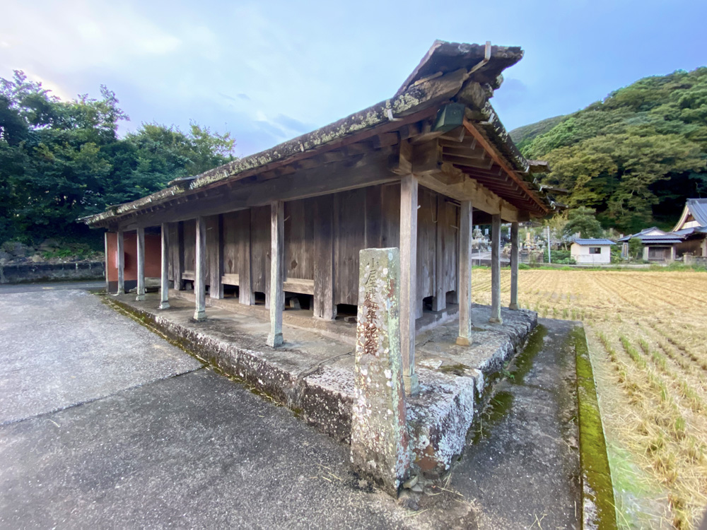 椎根の石屋根倉庫