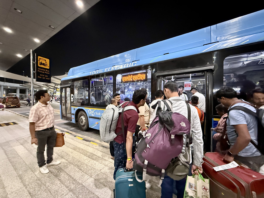 デリー空港のシャトルバス