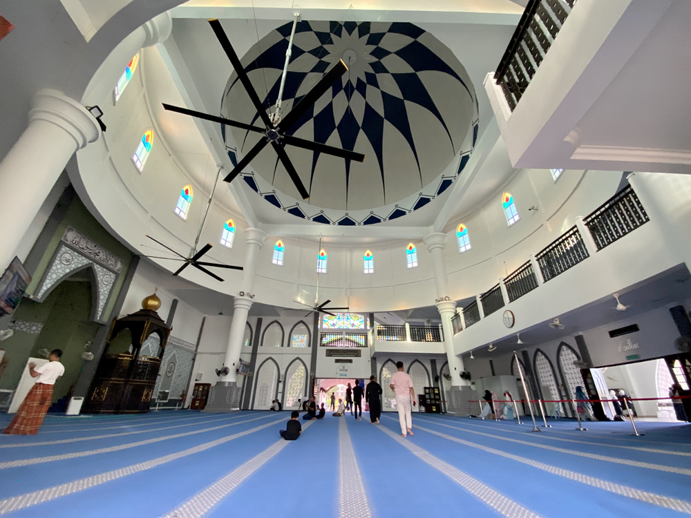 マラッカ海峡モスクの内部
