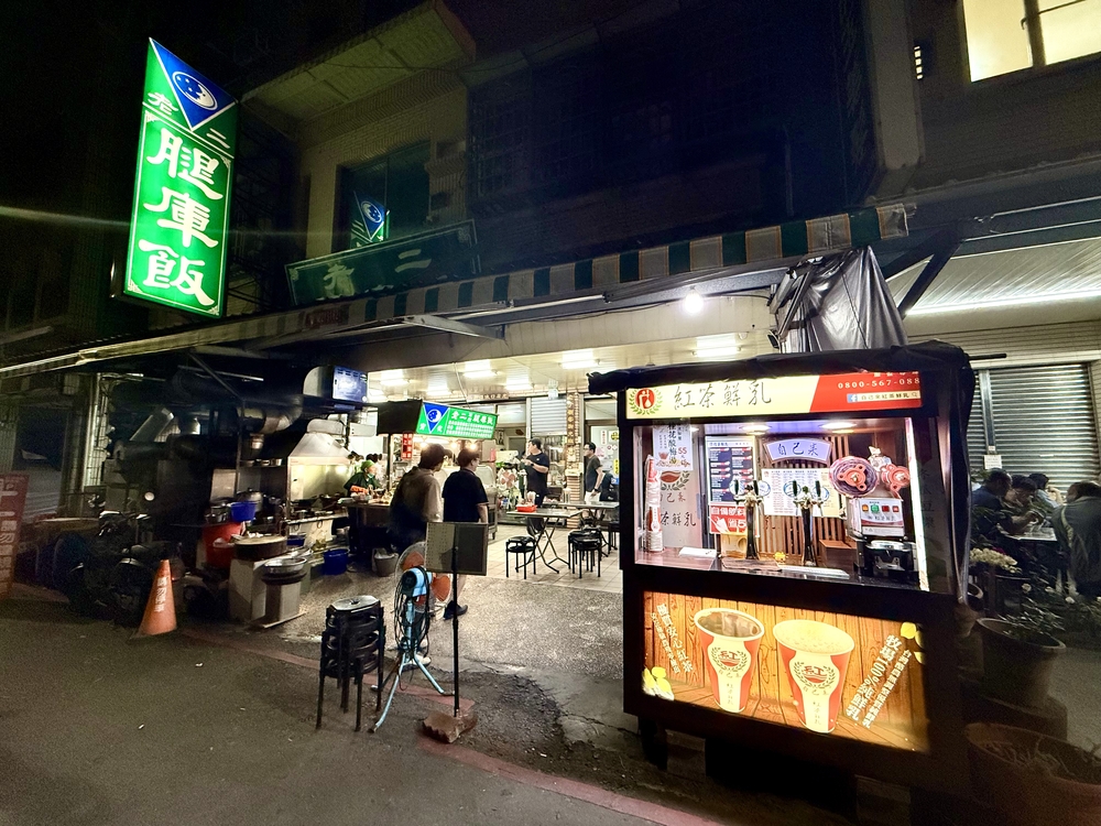 伝説の深夜食堂「老二腿庫飯」外観
