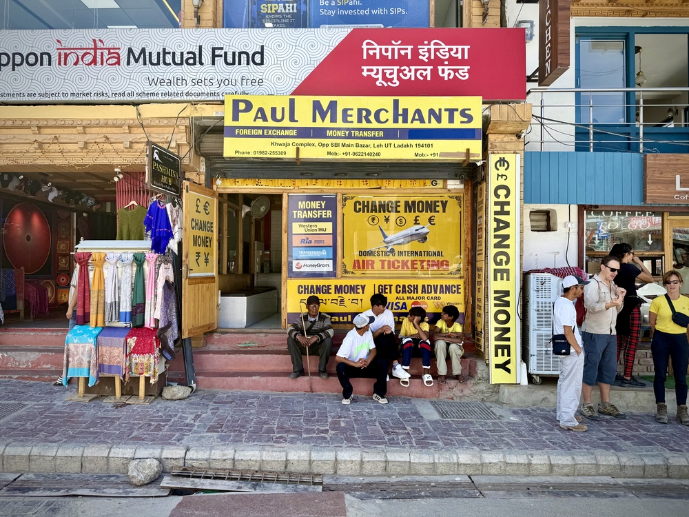 レー市街の両替所