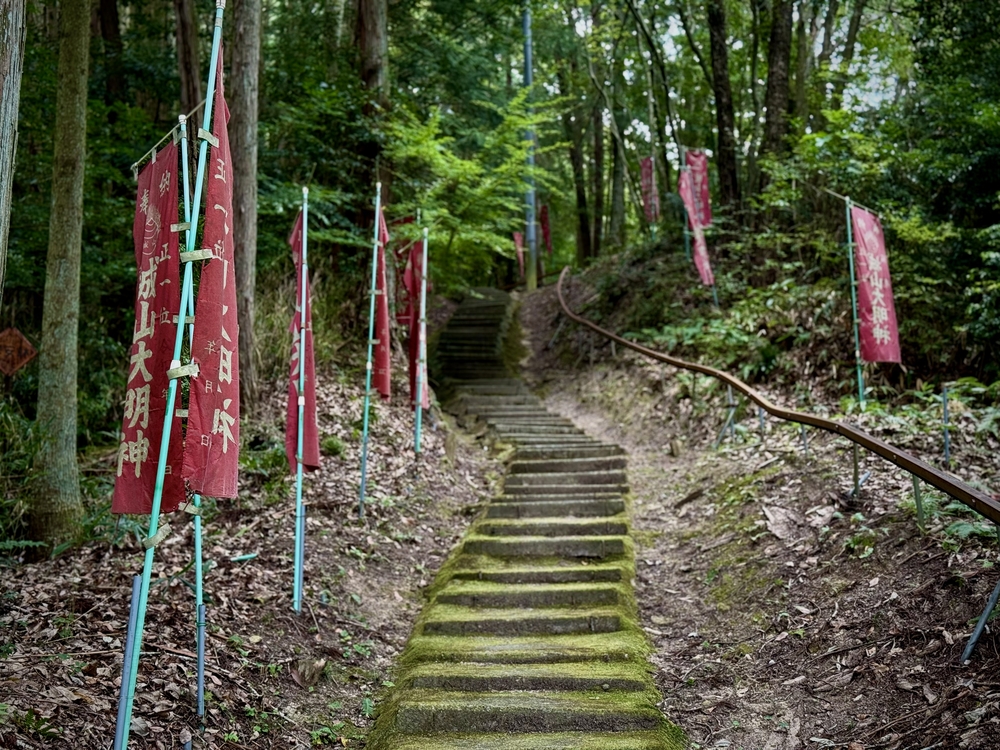 城山稲荷神社参道の階段