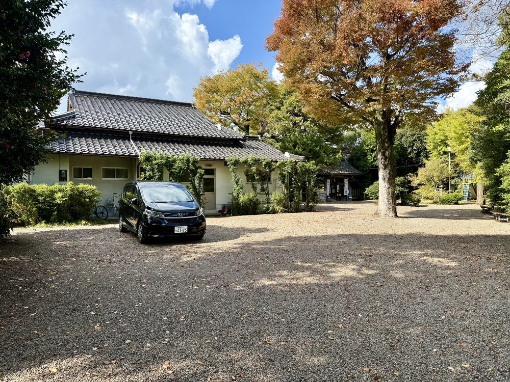 小田井縣神社駐車場