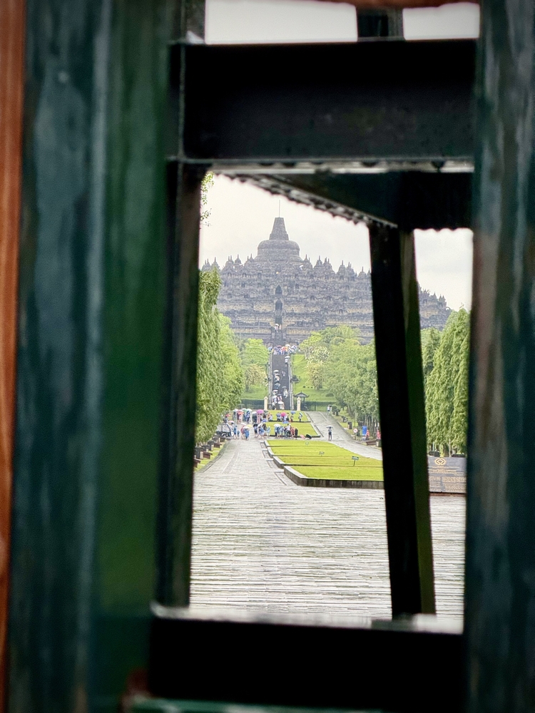 近くて遠いボロブドゥール寺院