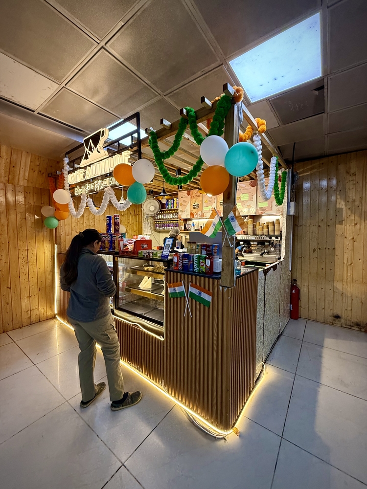 保安検査後の売店