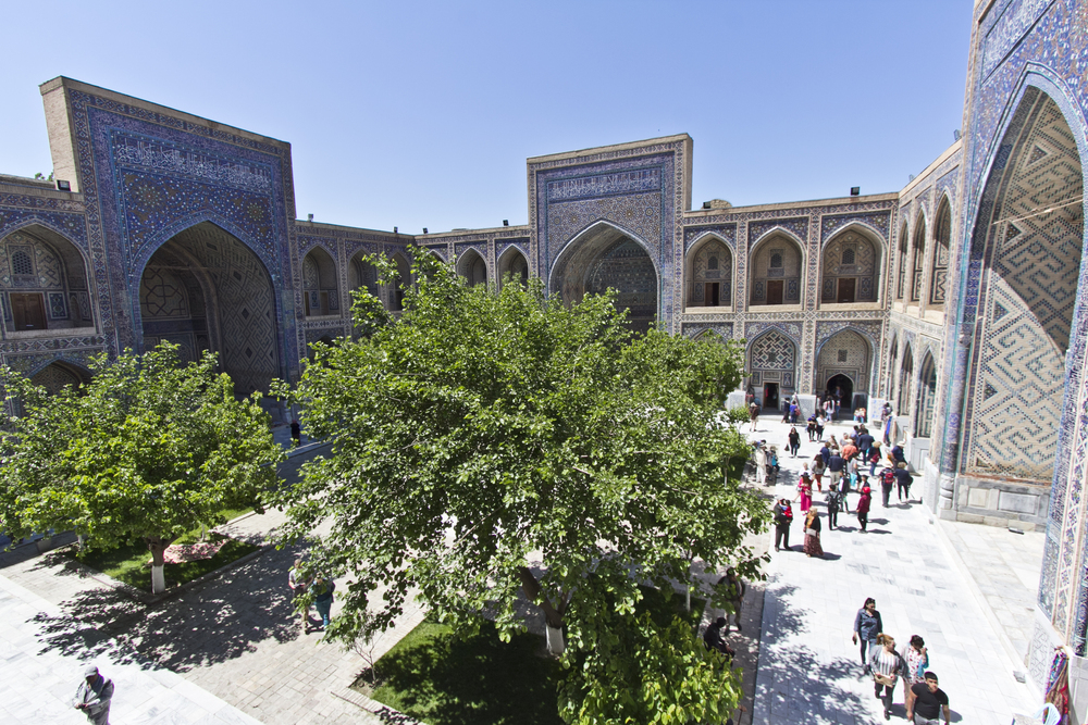 ウルグ・ベク・マドラサの内部