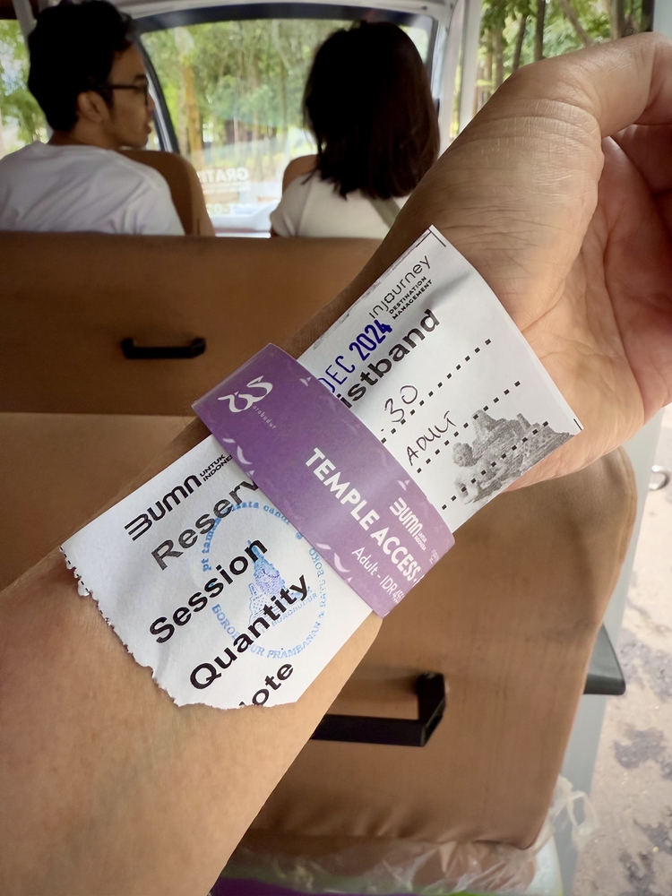 ボロブドゥール寺院の入場リストバンド