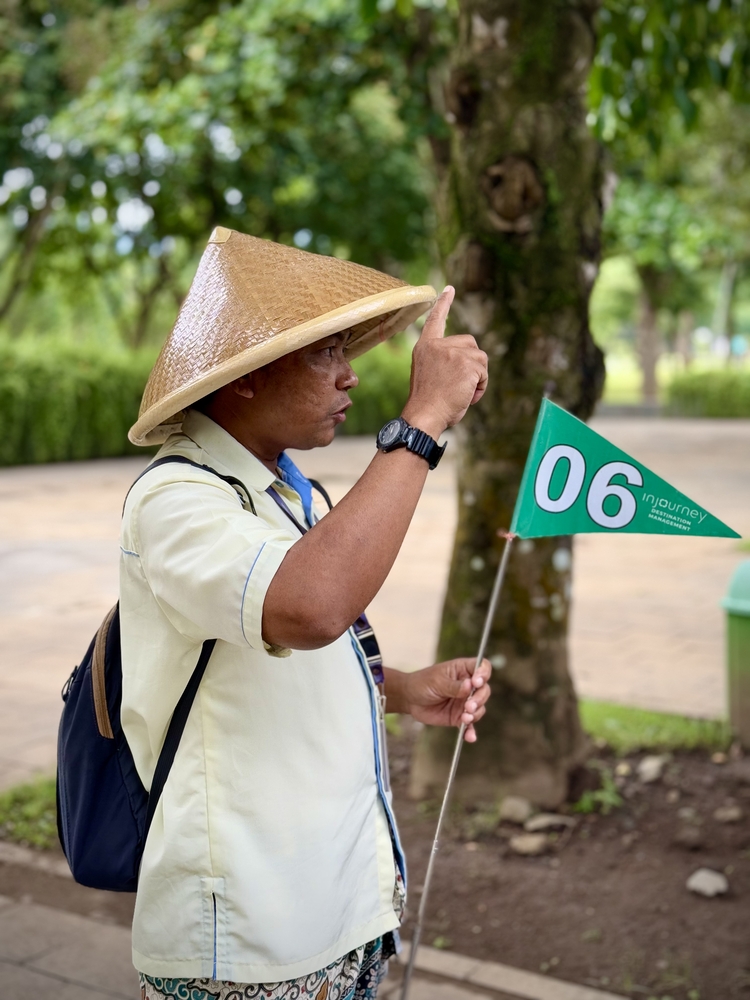 ボロブドゥール寺院の専任ガイド