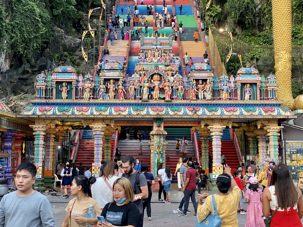 バトゥ洞窟虹色階段入口