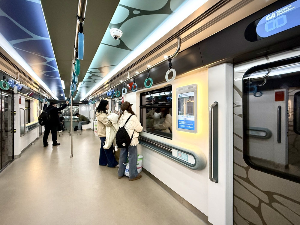 重慶江北国際空港ターミナル移動のモノレール