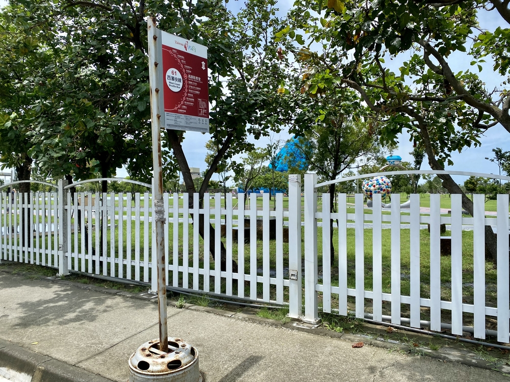 ハイヒール教会のバス停