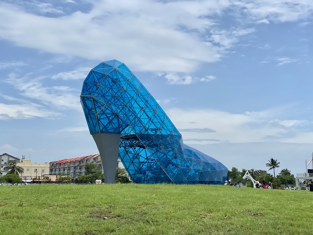 芝生公園とハイヒール教会
