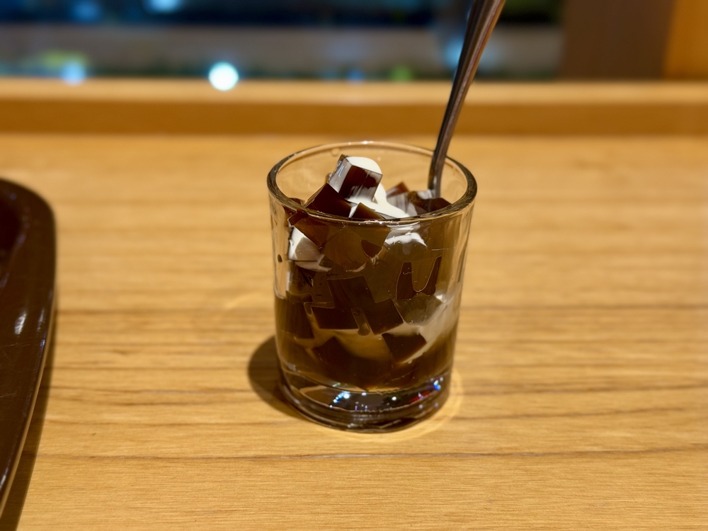 デザートにコーヒーゼリーついてくる