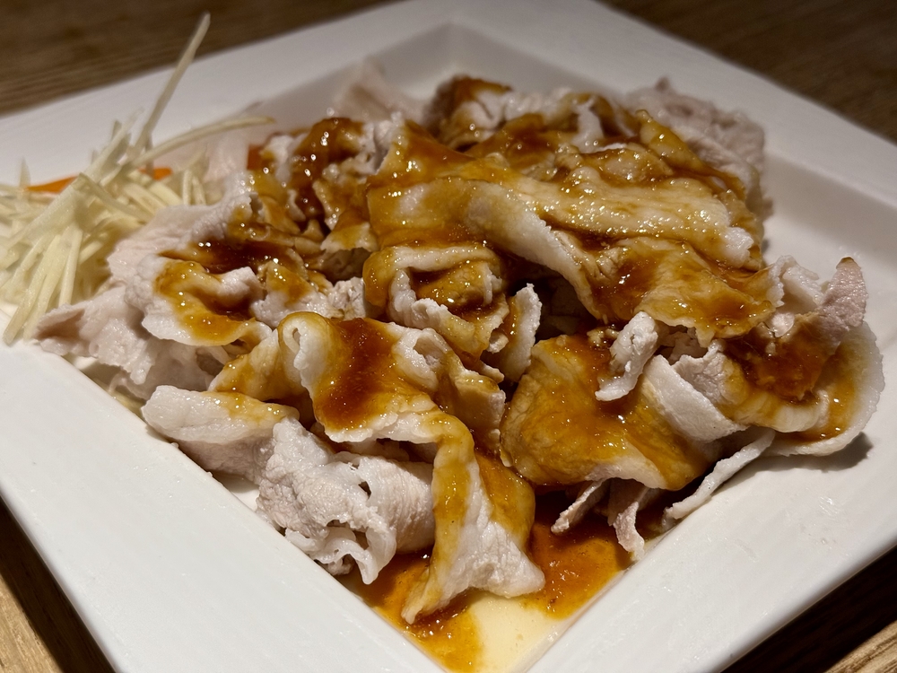 杭州小籠湯包の蒜泥白肉