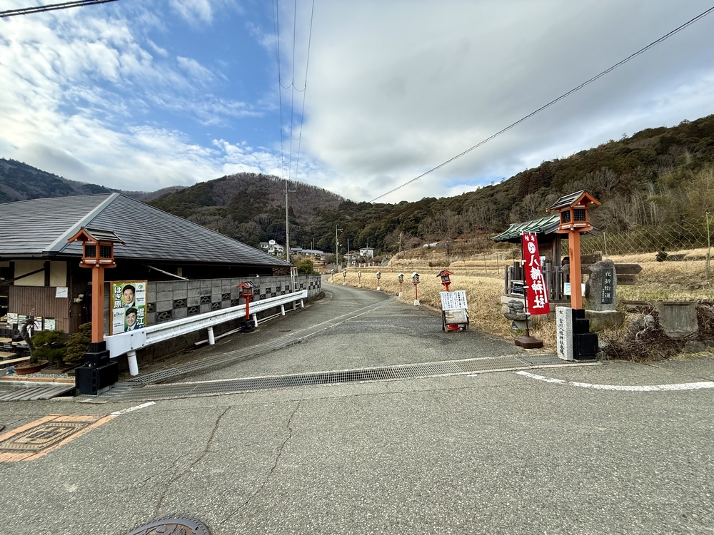 これより先は車での進入は不可