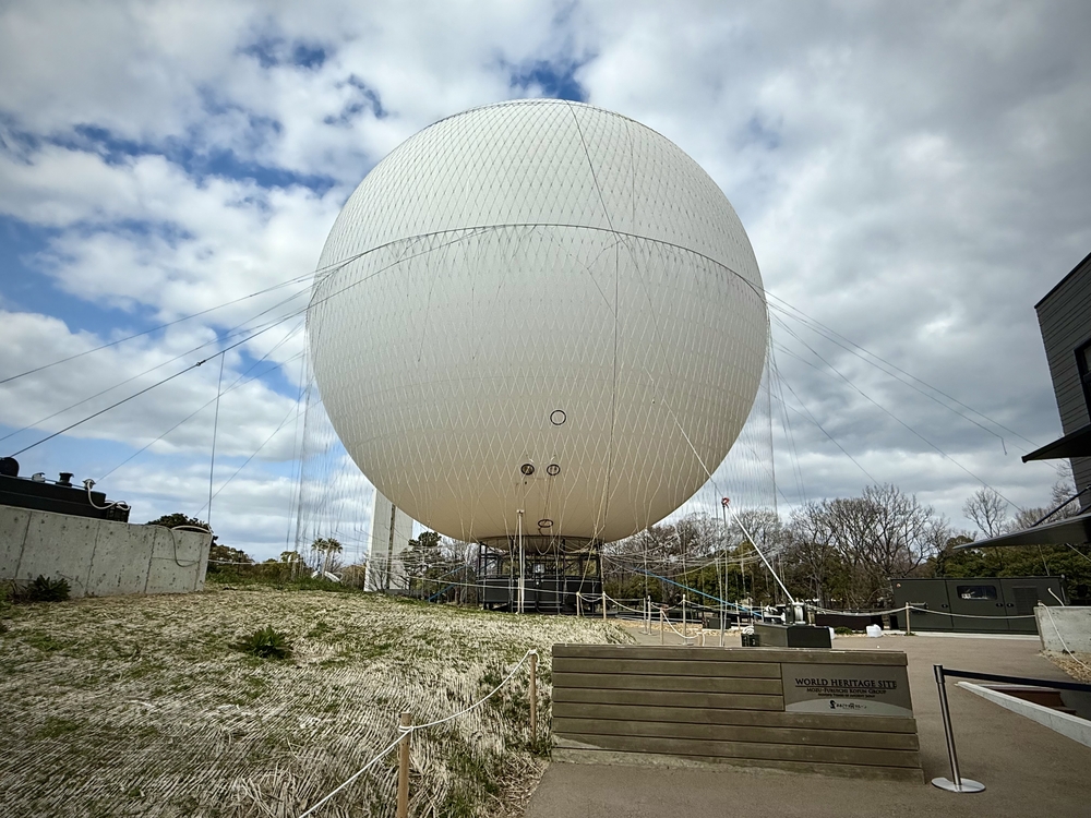 気球と雲が同化してしまう