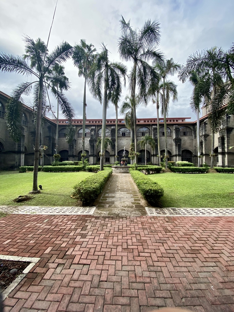 サンアグスティン教会の中庭