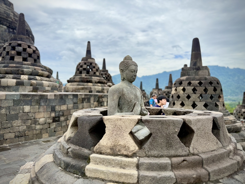 ボロブドゥール寺院の仏様