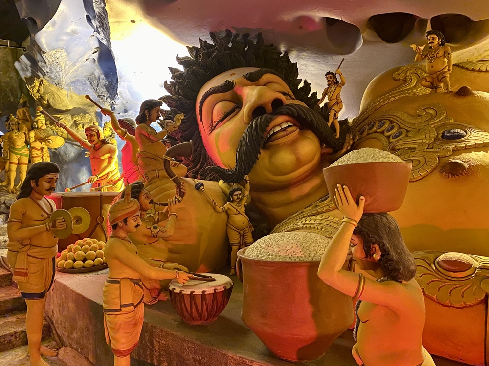 「眠れるクムバカルナ」の像