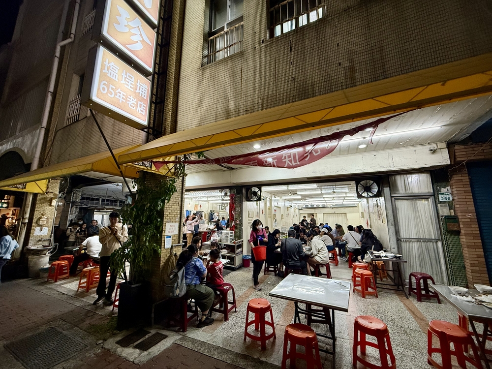 鴨肉珍の店舗の様子