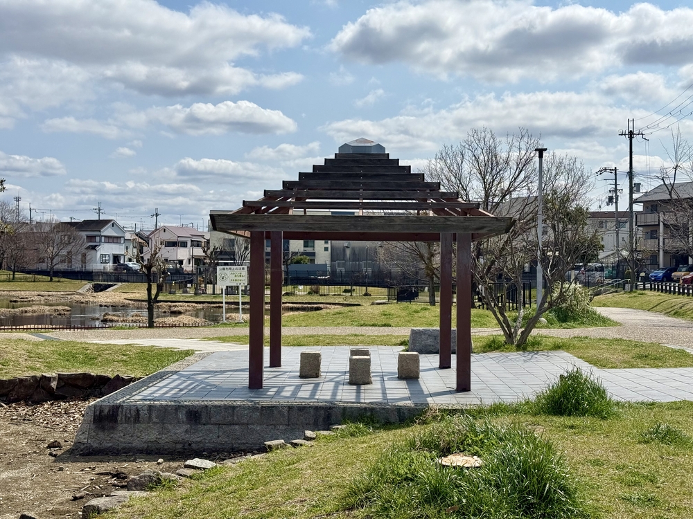 土塔町公園東屋