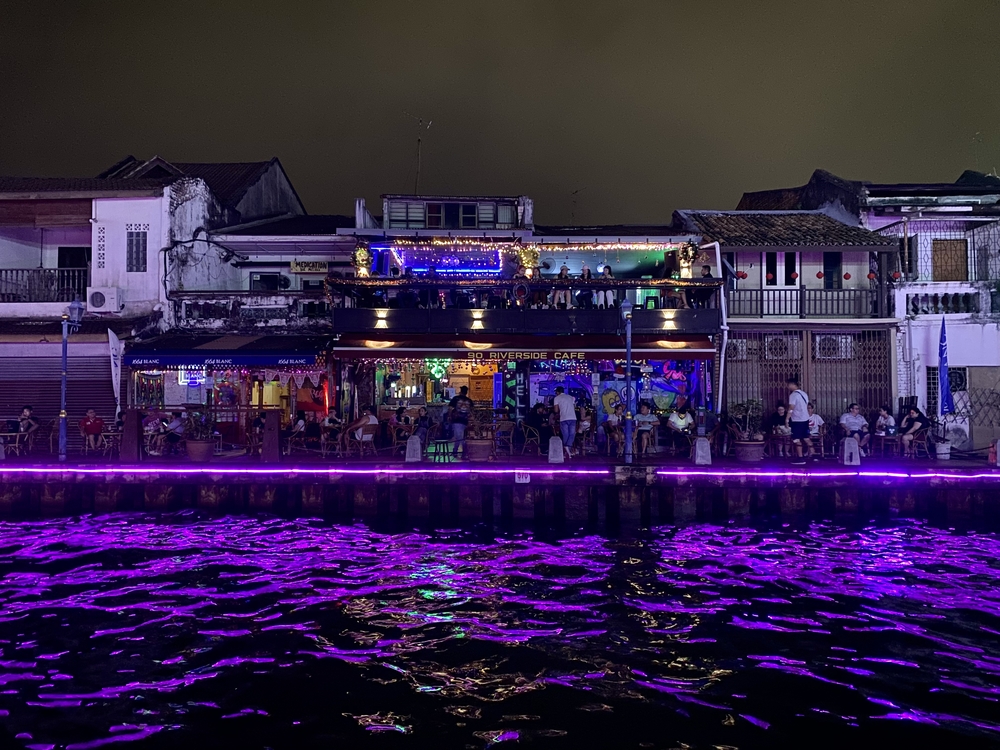 マラッカ川沿いのパブ